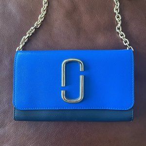 Marc Jacobs crossbody purse with gold chain